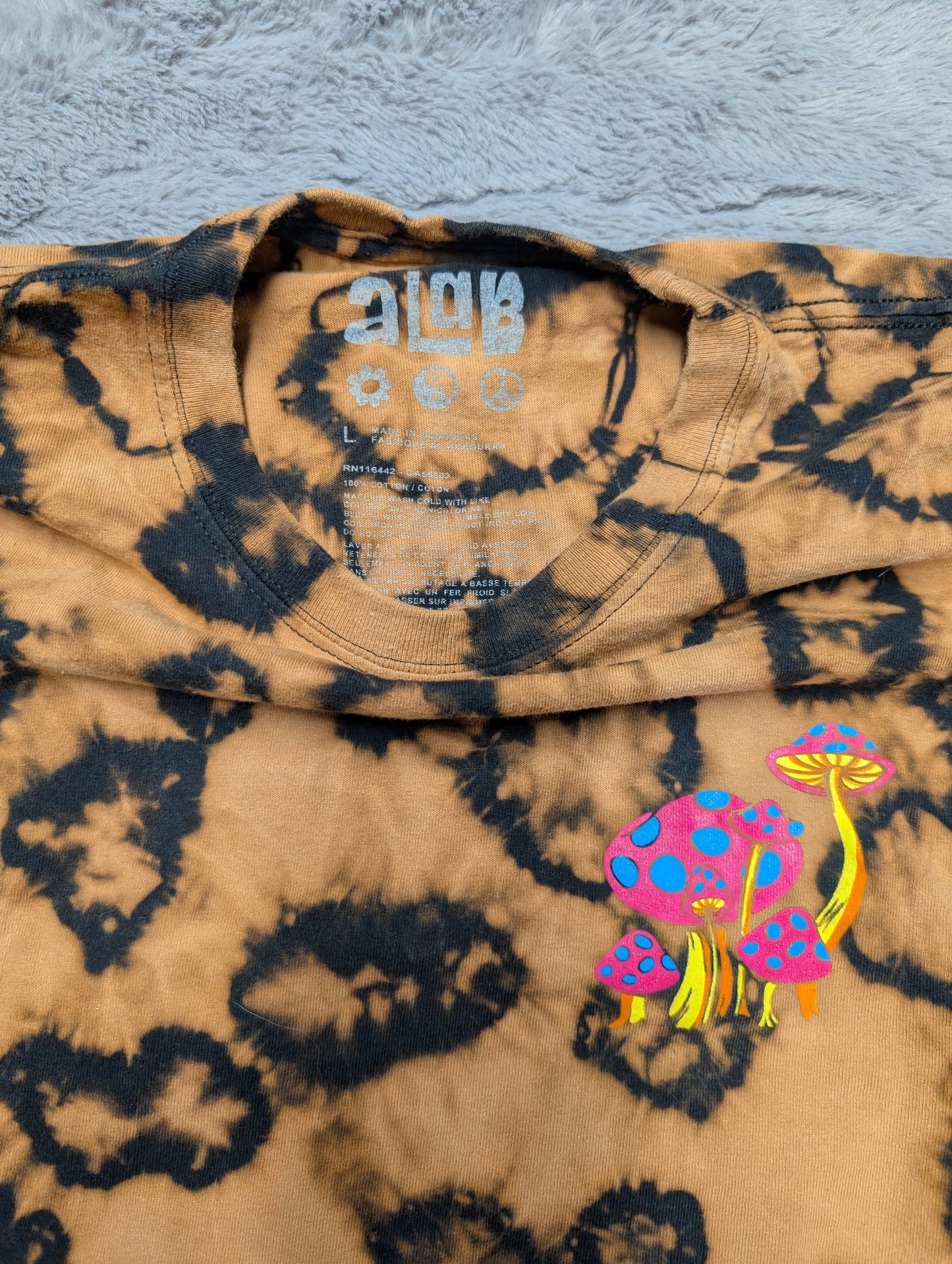 A-Lab Magic Mushroom Wizard Reverse Tie-Dye T-Shirt Circular Pattern