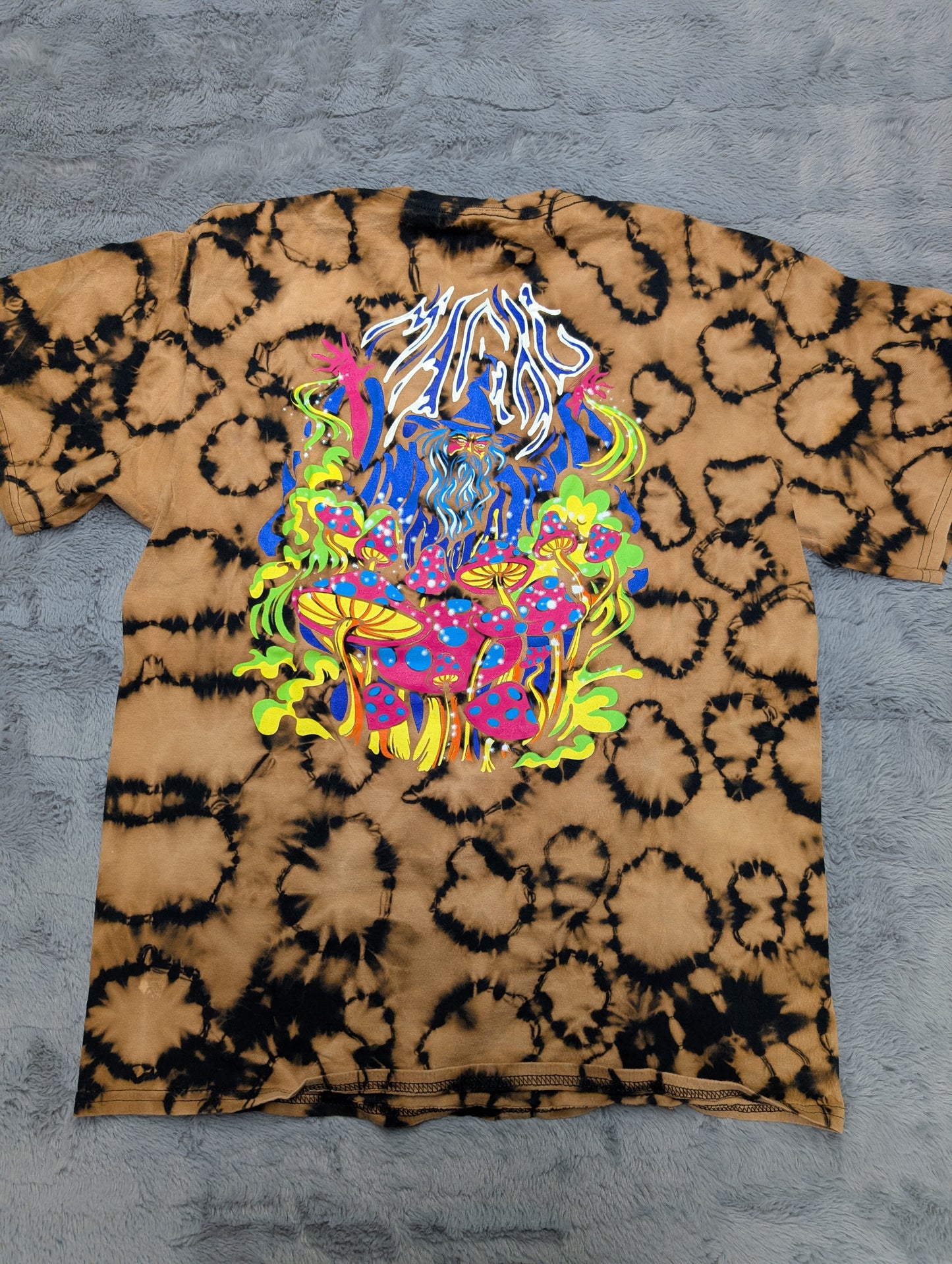 A-Lab Magic Mushroom Wizard Reverse Tie-Dye T-Shirt Circular Pattern
