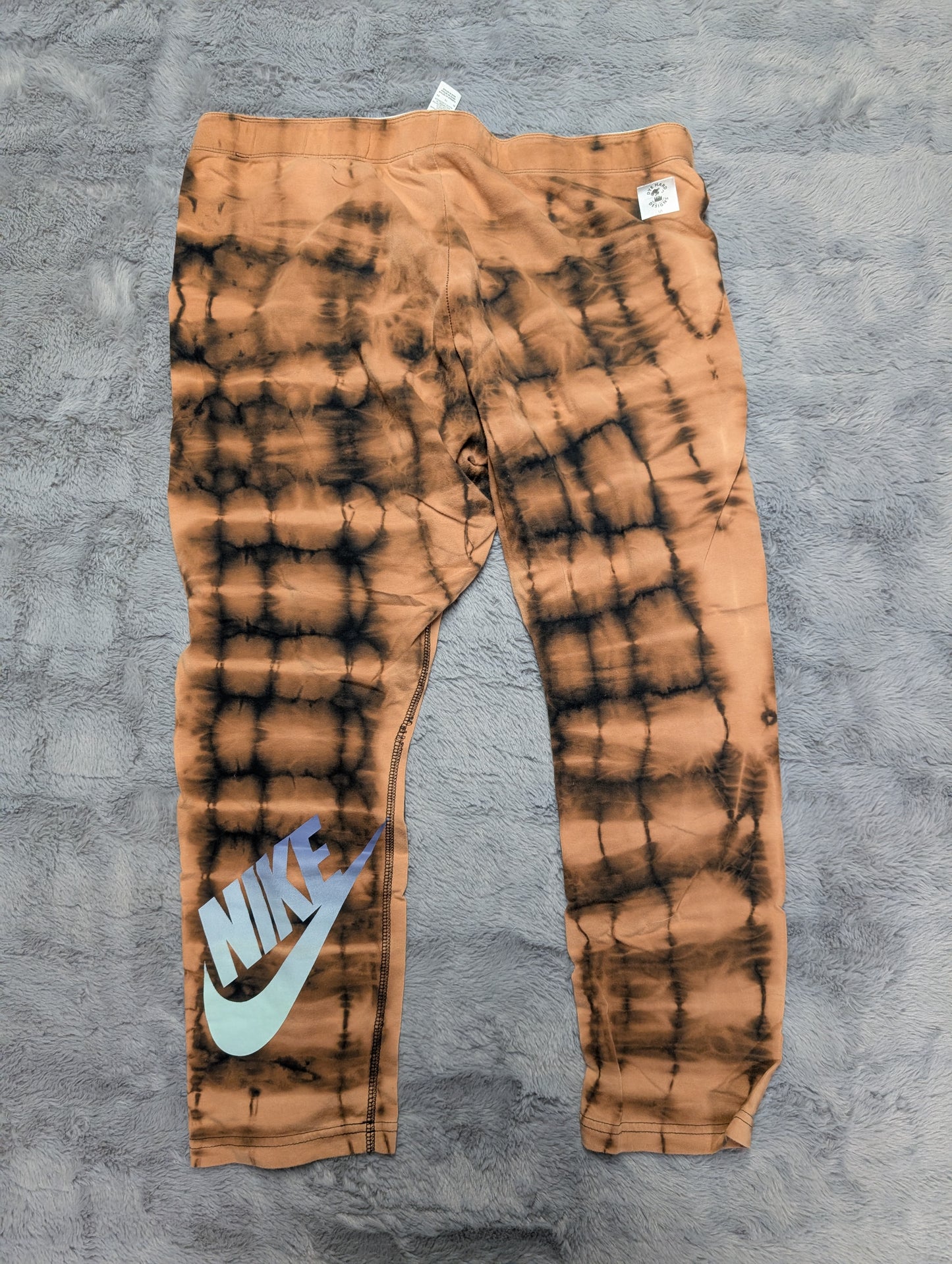 Nike Reverse Tie-Dye Leggings with Sportswear Logo