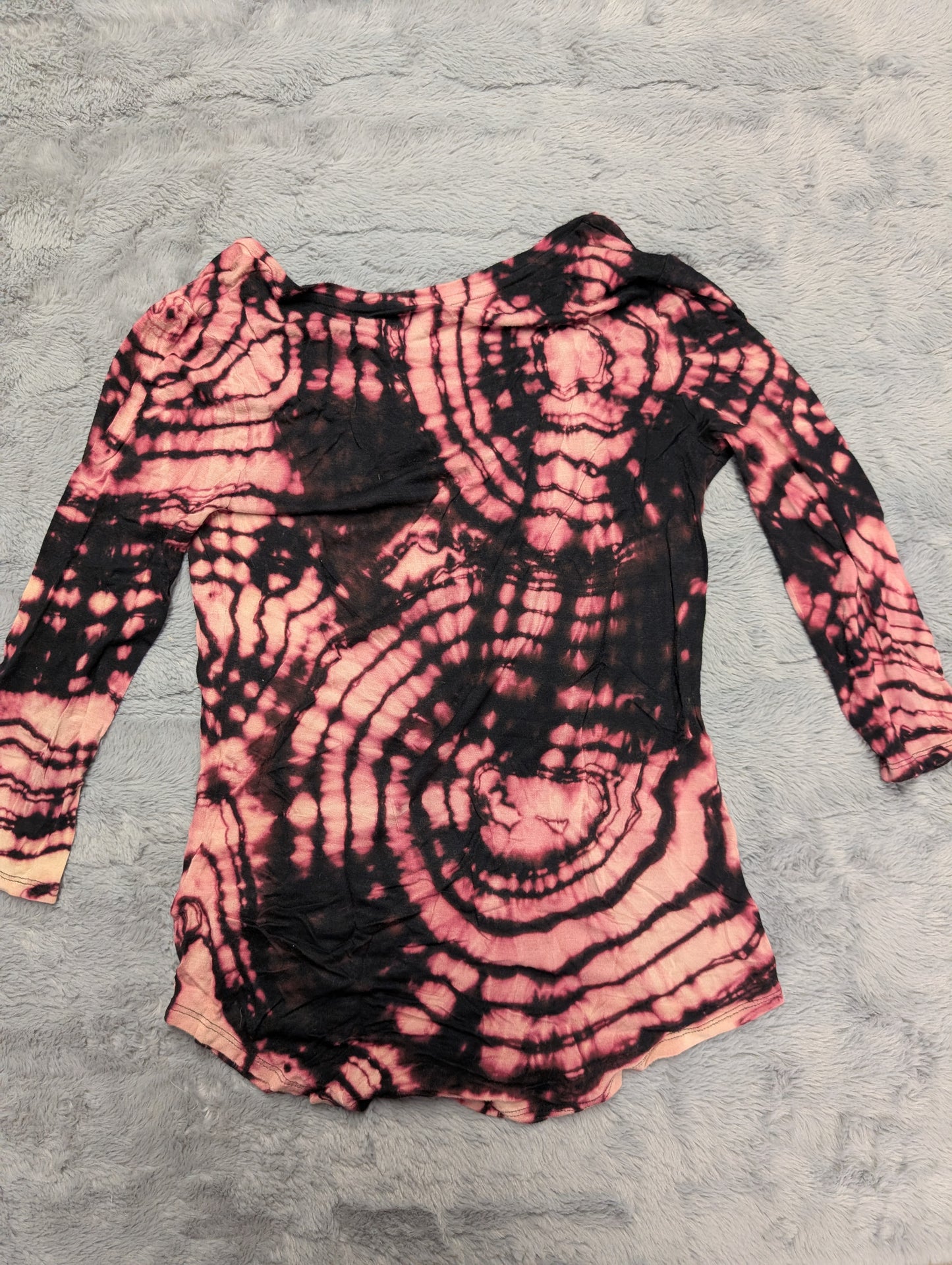 SO Soft Reverse Tie-Dye 3/4 Sleeve Shirt with Small V-Neck