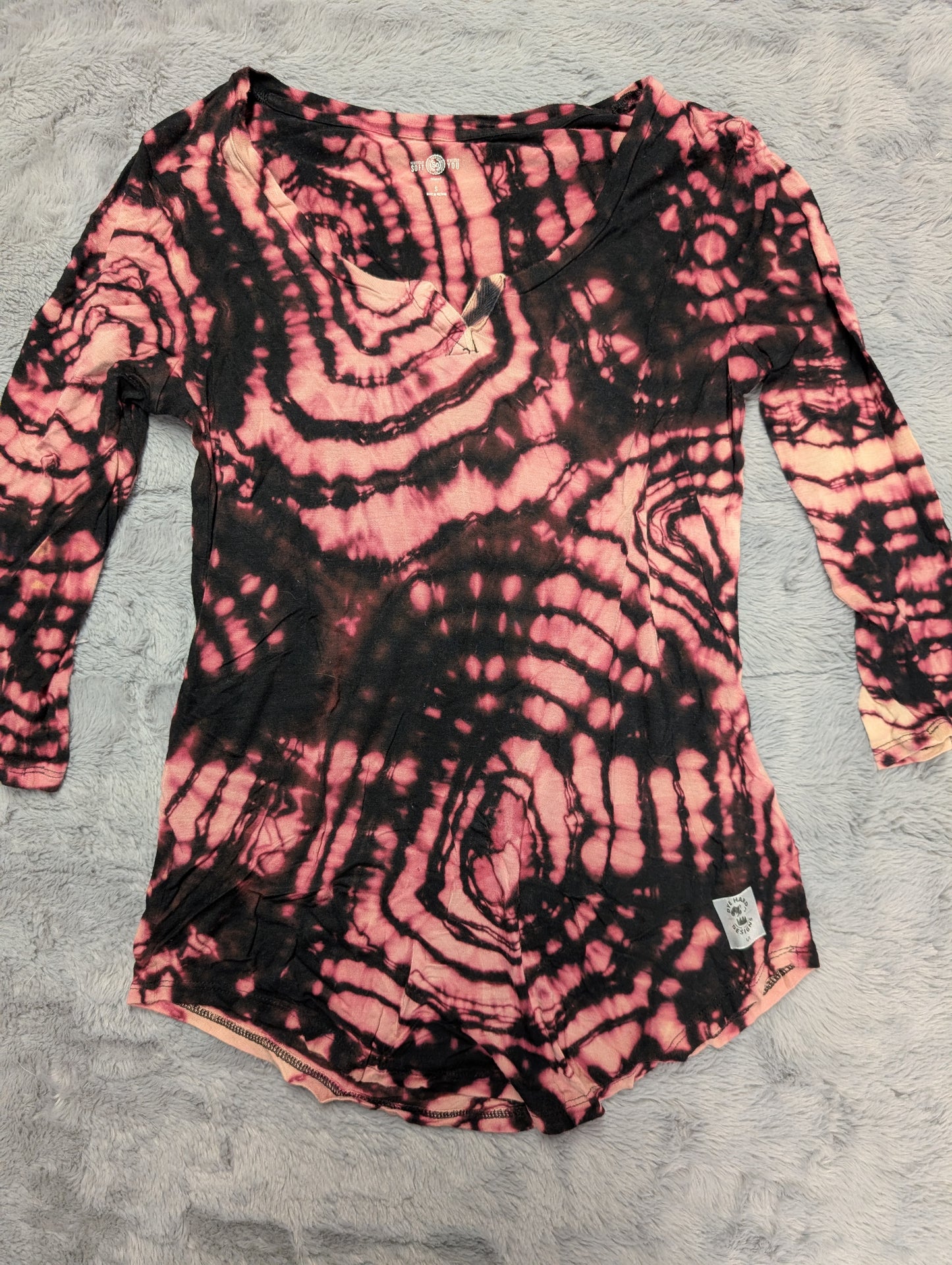 SO Soft Reverse Tie-Dye 3/4 Sleeve Shirt with Small V-Neck